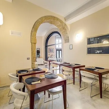 Royal Maniace Hotel