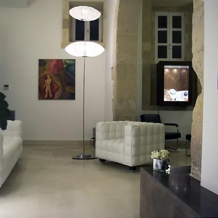 Royal Maniace Hotel
