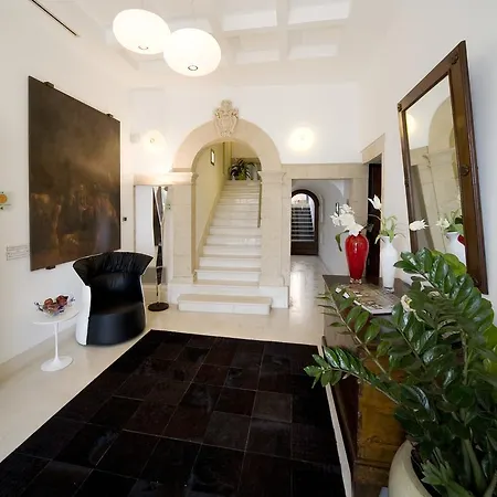 Royal Maniace Hotel