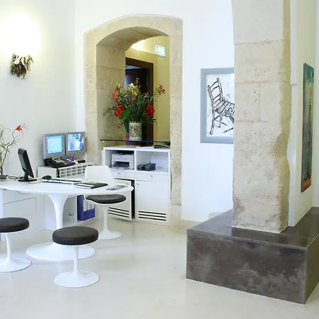 Royal Maniace Hotel