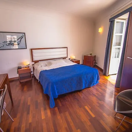 Royal Maniace 4* סירקוזה