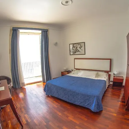 Royal Maniace 4* Syracuse