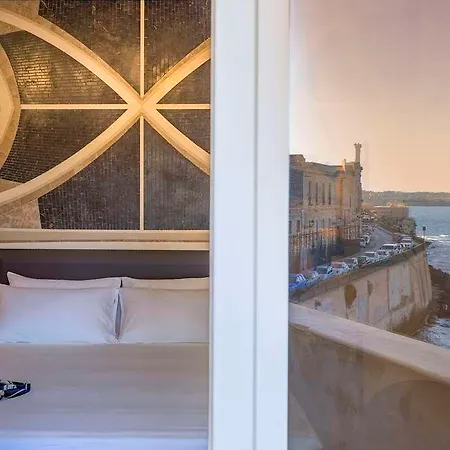 Royal Maniace Hotel
