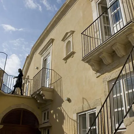 Royal Maniace Hotel